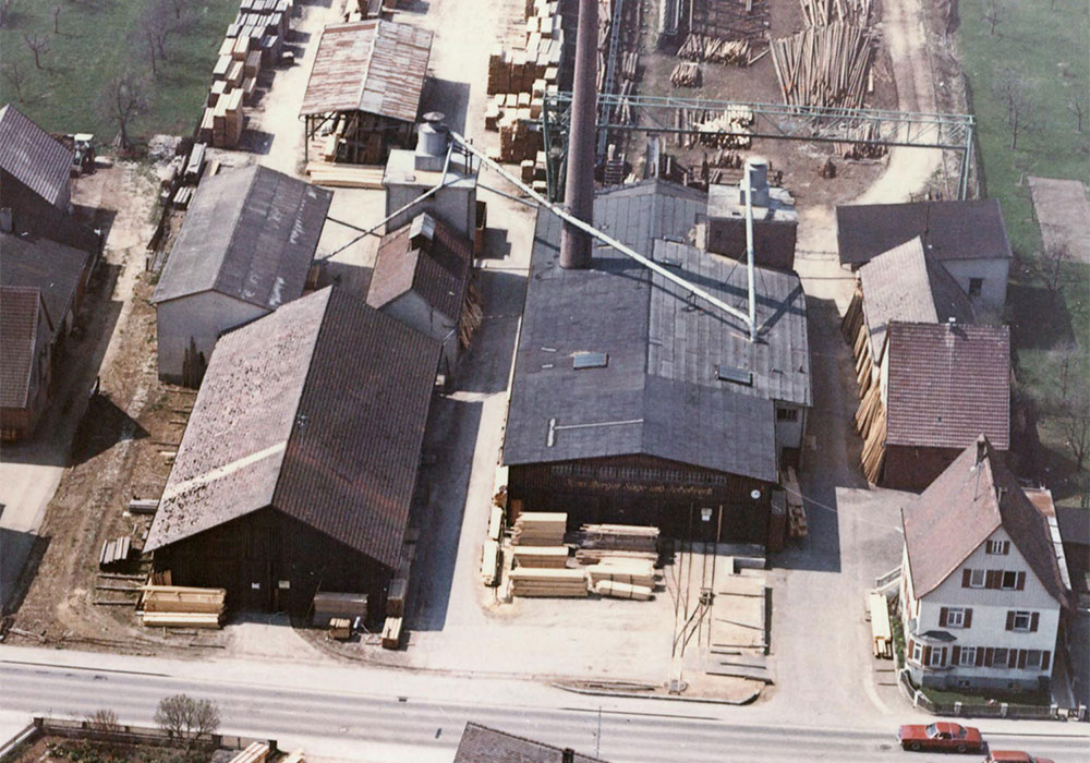 Über 100 Jahre Grüner Interieur. Das Bild zeigt unser Firmengelände in Gerstetten im Jahr 1987.