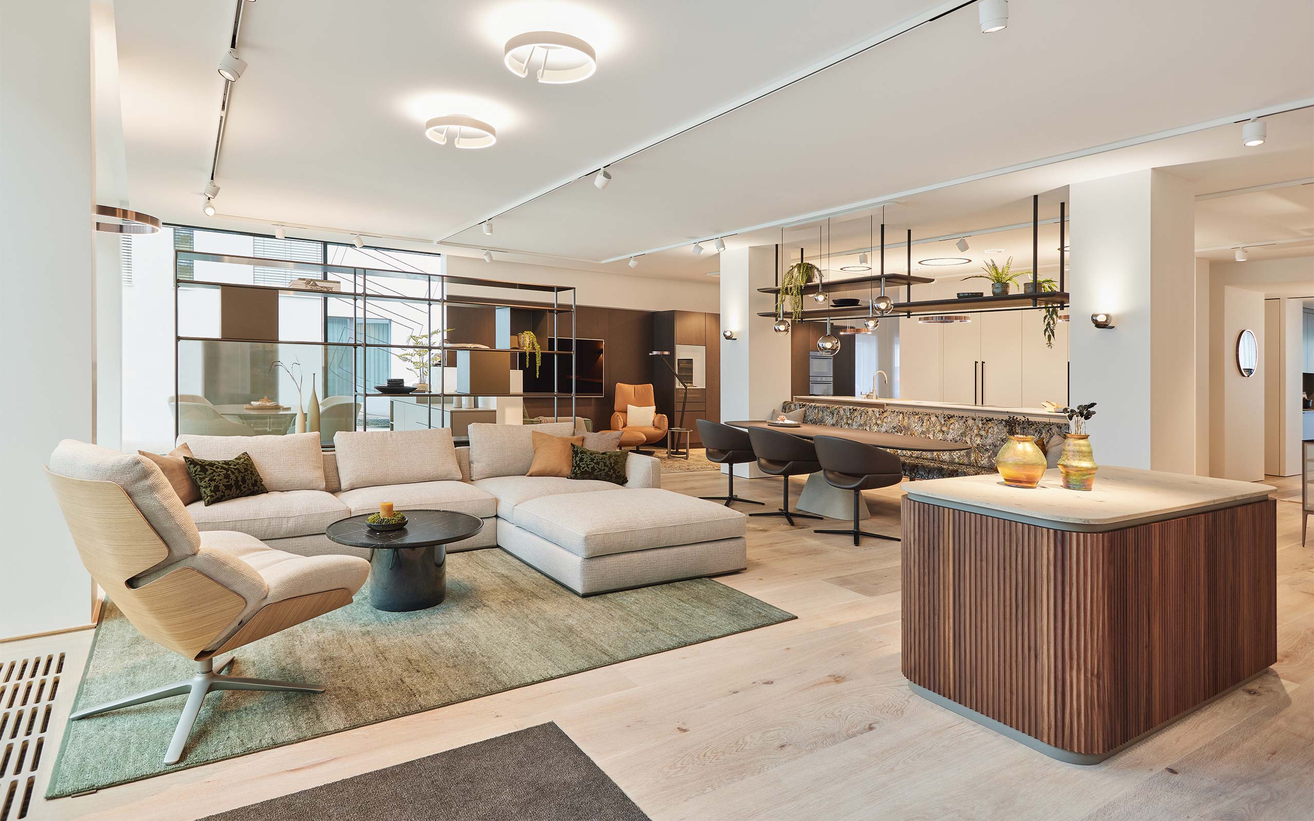 Unser Verkaufsraum in Ulm, ein Raum voller Inspiration. Grüner Interieur in Gerstetten und Ulm