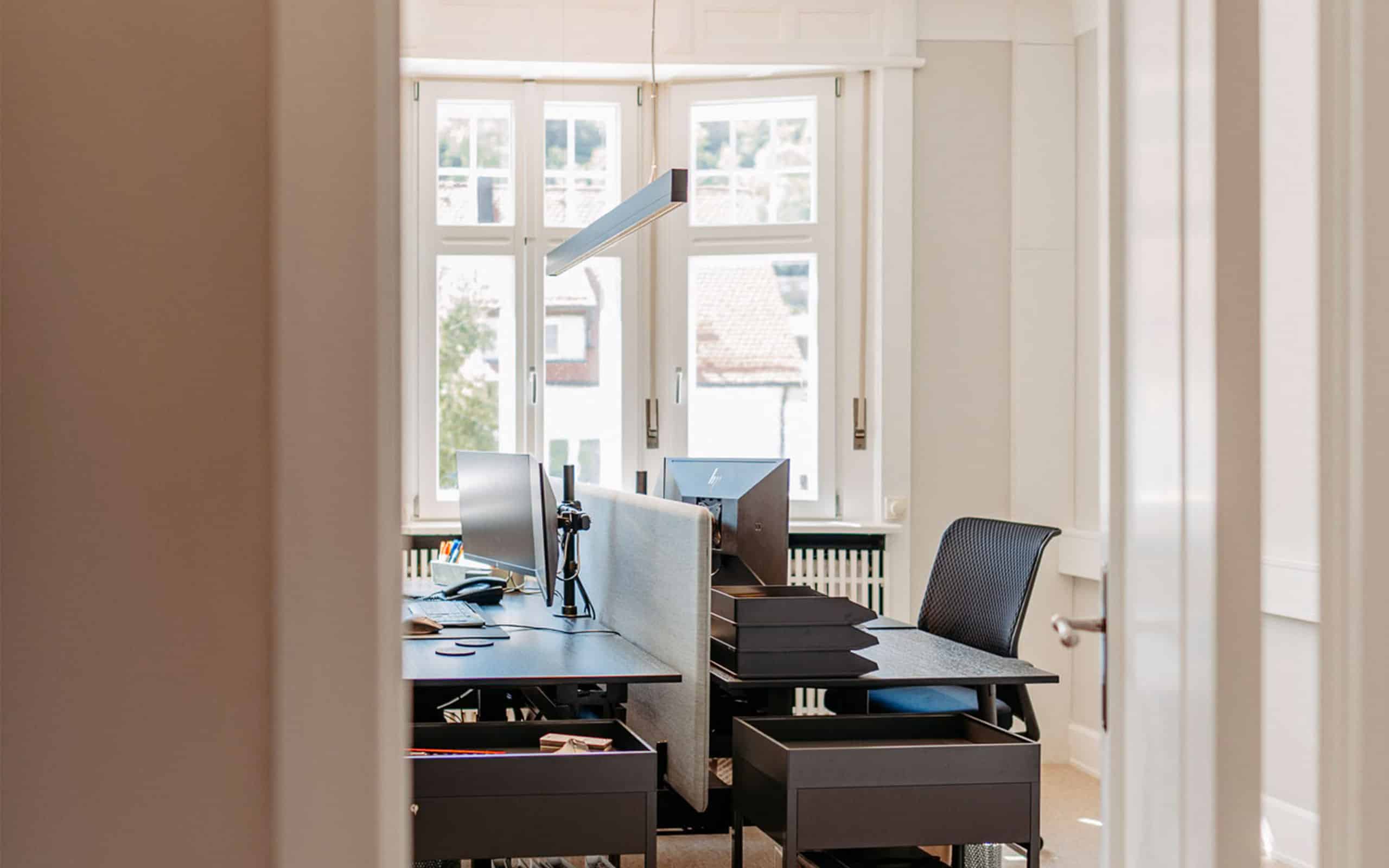 Büroräume der Mitarbeiter. Mitgestaltung und Einrichtung Bürogebäude in Heidenheim.