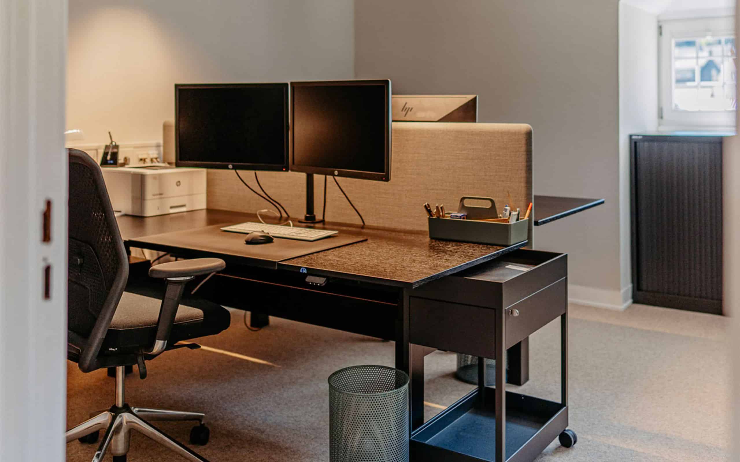 Büroräume der Mitarbeiter. Mitgestaltung und Einrichtung Bürogebäude in Heidenheim.